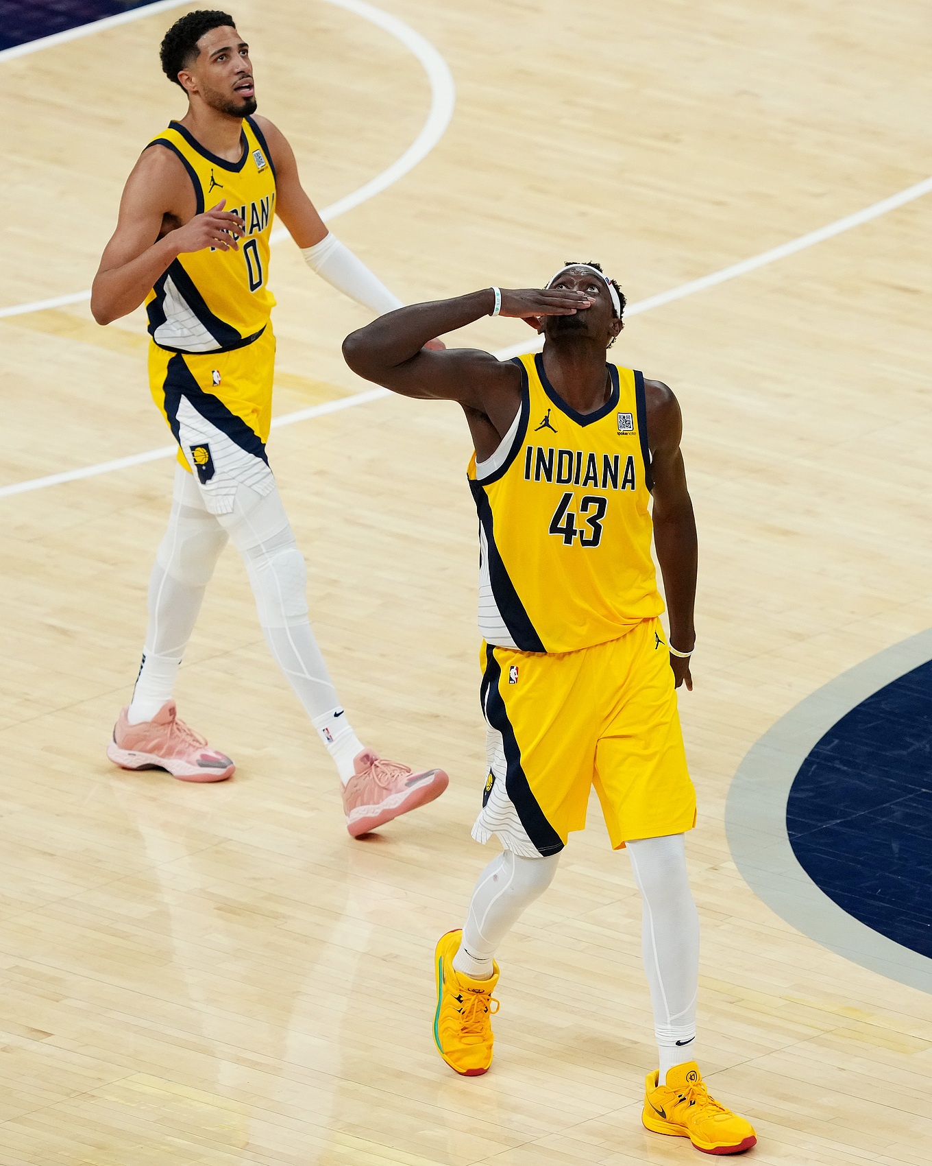 步行者横扫天津队，浓眉哥关键制胜