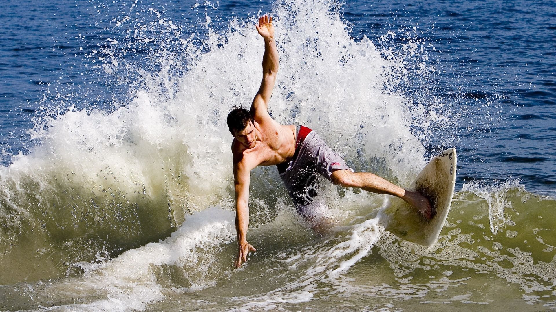 开云体育平台APP-英超争冠之夜，莫兰特全程高能输出，当篮球的狂野灵魂撞上足球的终极心跳