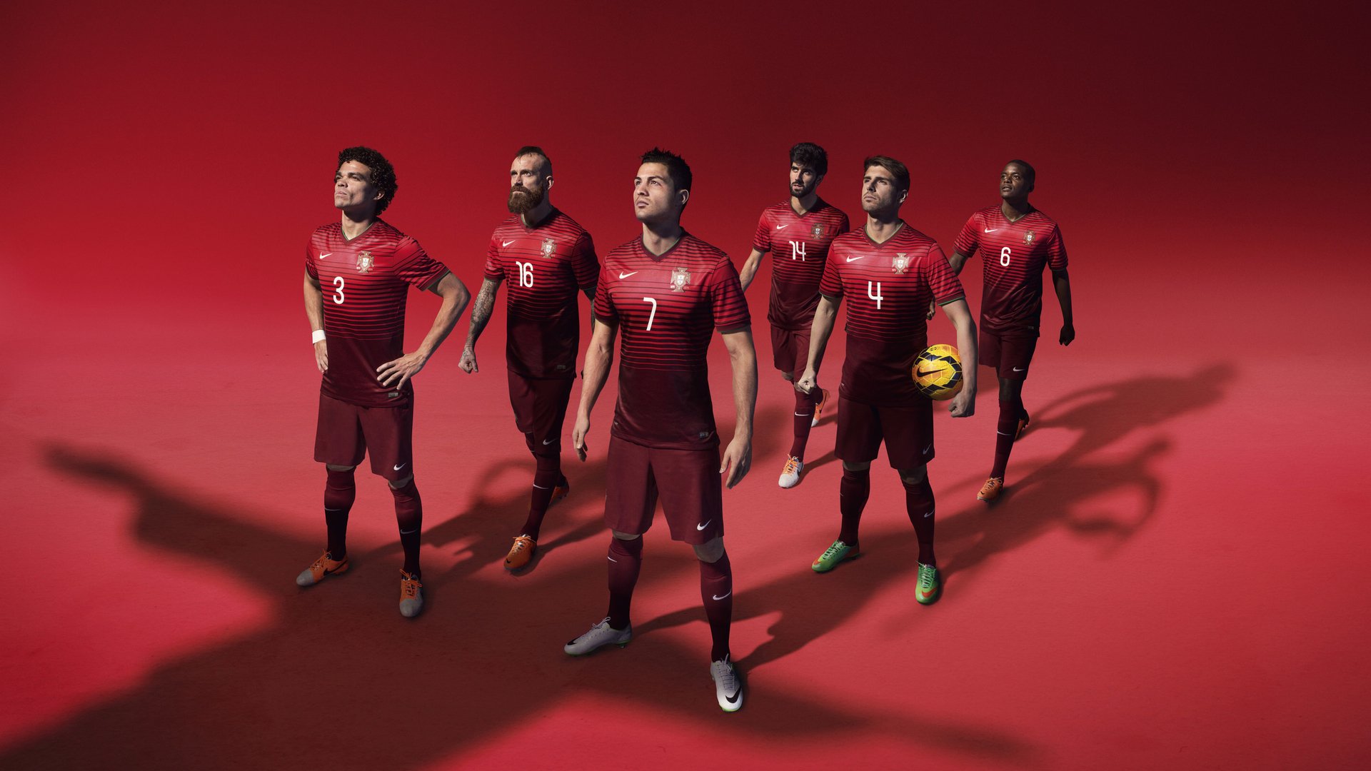 开云体育中国-德甲争冠战焦点战，当真蓝黑的险胜，照见钢铁森林的生存法则