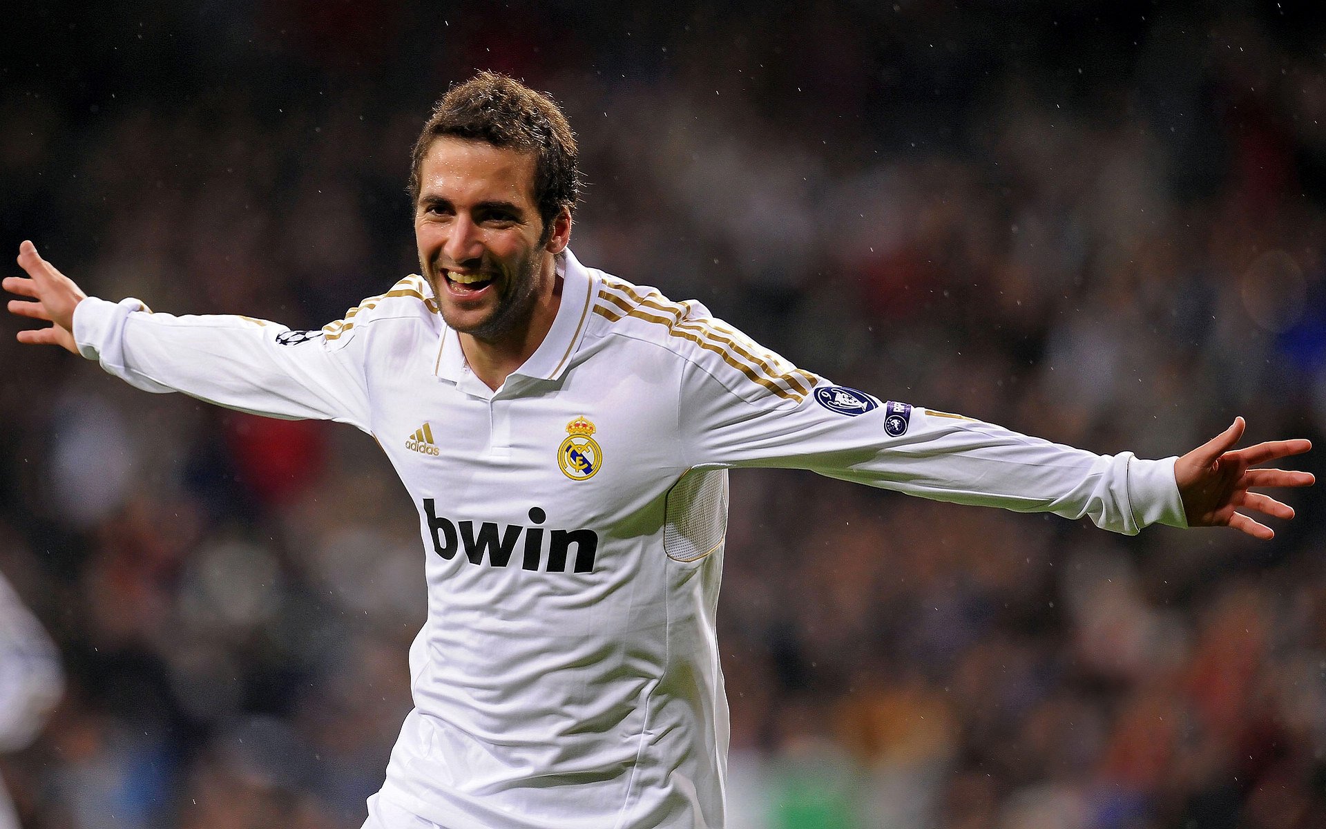 开云下载-罗德里戈的暗夜独舞，当硬仗之王在里昂的月光下驯服蓝鹰